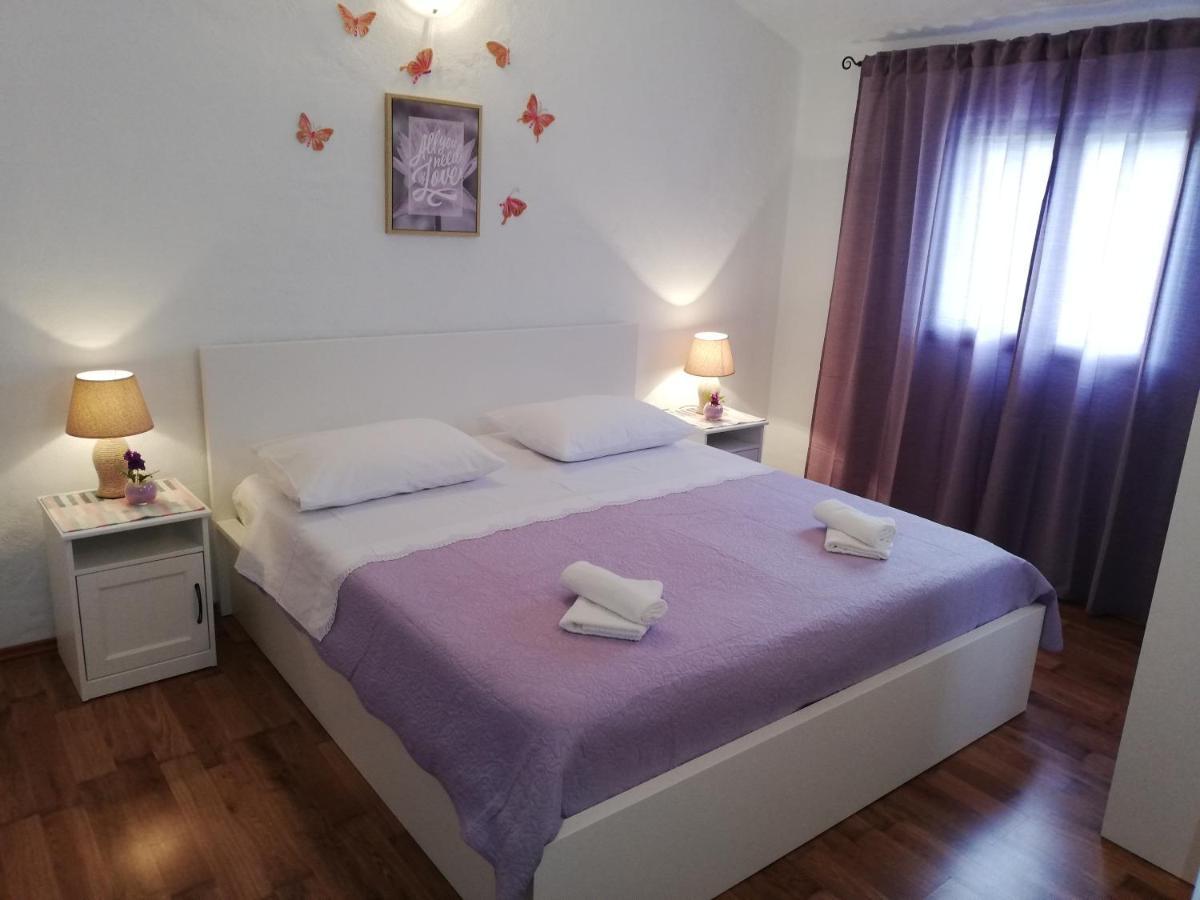 Apartment Pecarevic - A Holiday With A Stunning View Vis Exterior foto